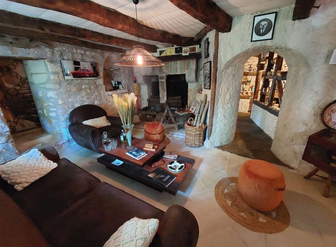 Maison à ROULLET-SAINT-ESTEPHE