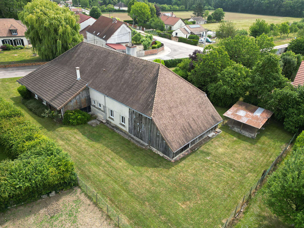 Maison à MONTAULIN