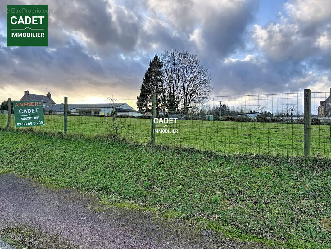 Terrain à BOURGUENOLLES