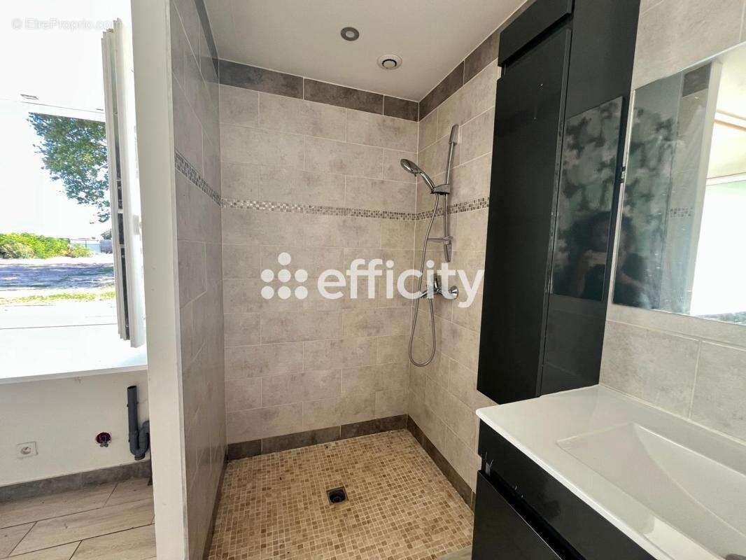 Maison à VENDEUVRE-DU-POITOU