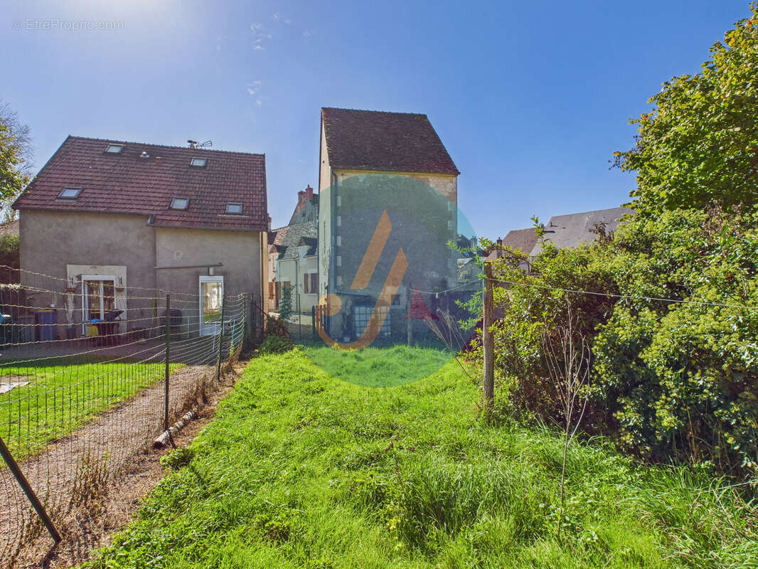 Maison à MESVES-SUR-LOIRE