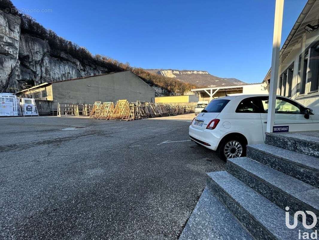 Photo 6 - Commerce à FONTAINE