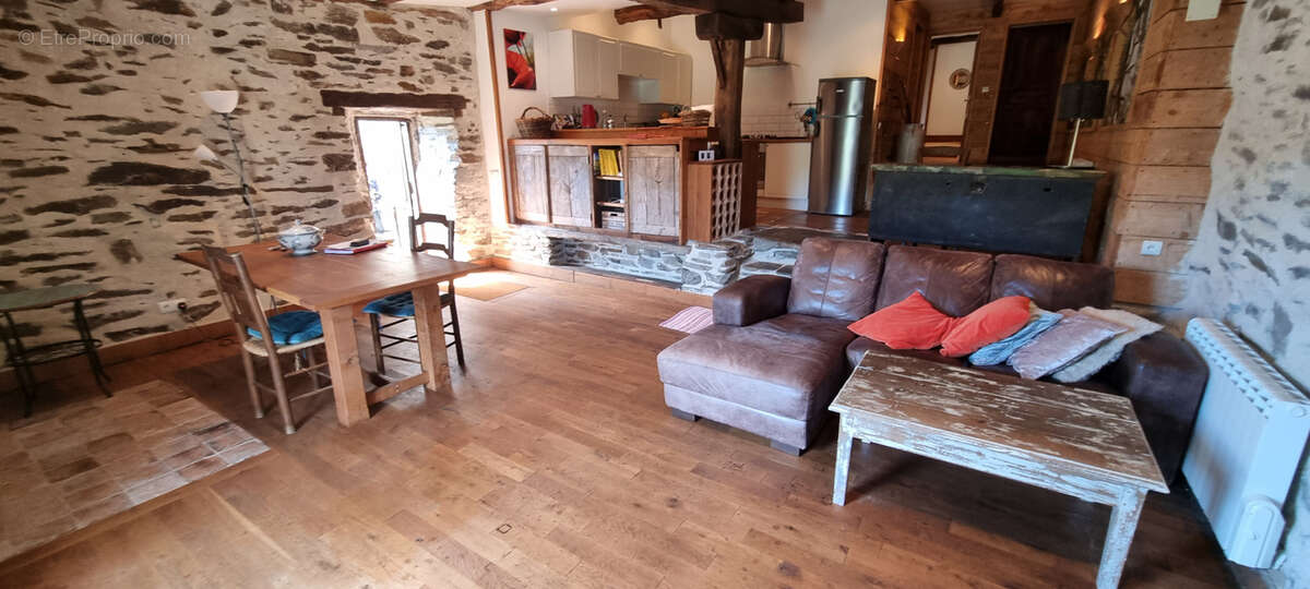 Maison à LACROIX-BARREZ