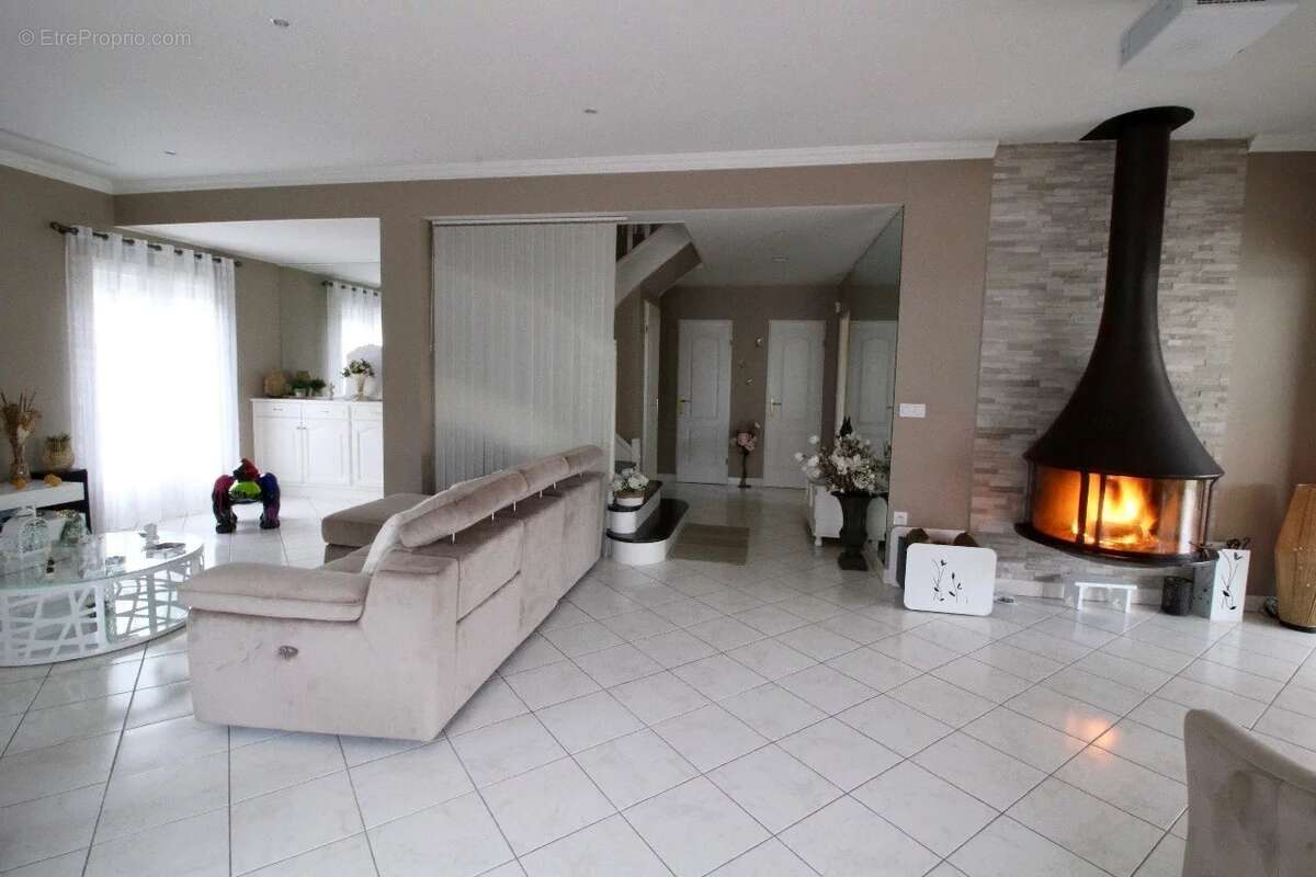 Maison à OZOIR-LA-FERRIERE