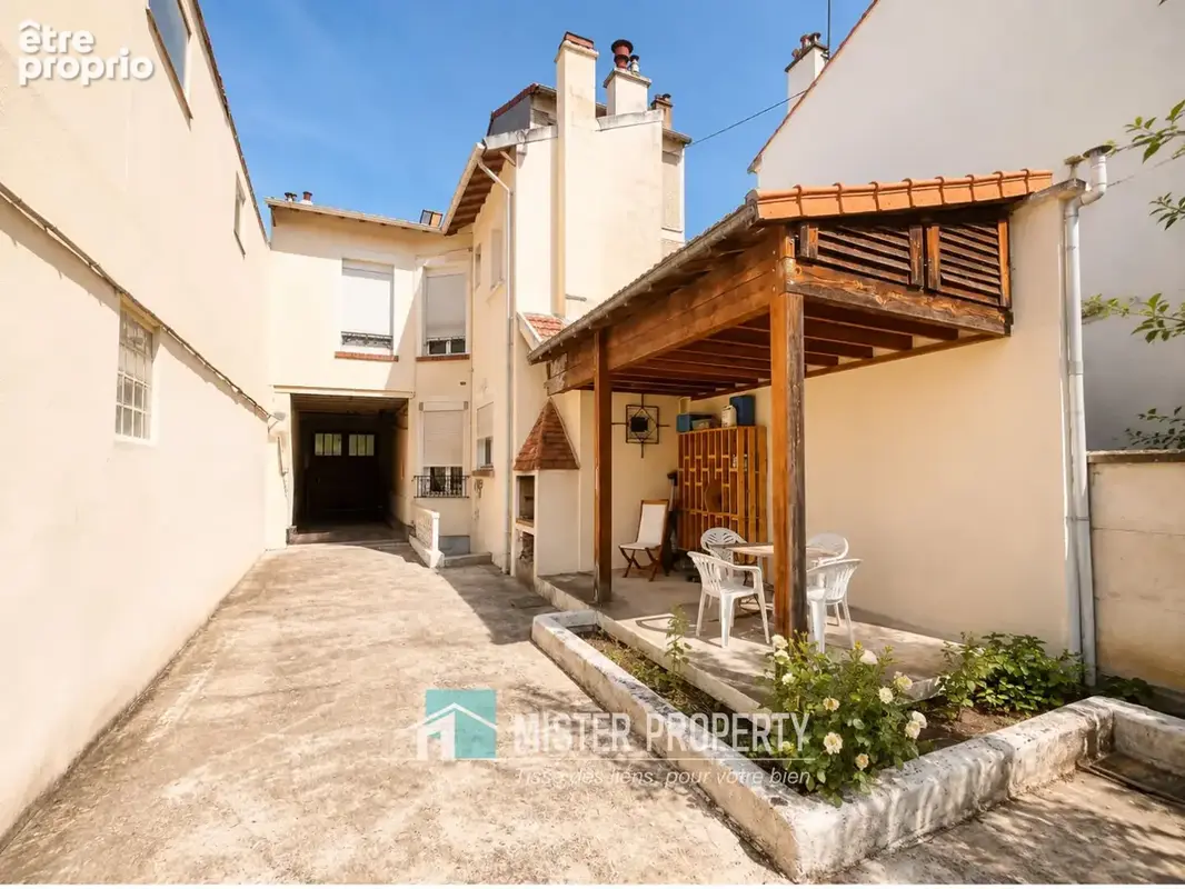 Rare à Bois-Colombes - Maison individuelle 7 pièces avec jardin et nombreuses possibilités - photo 3