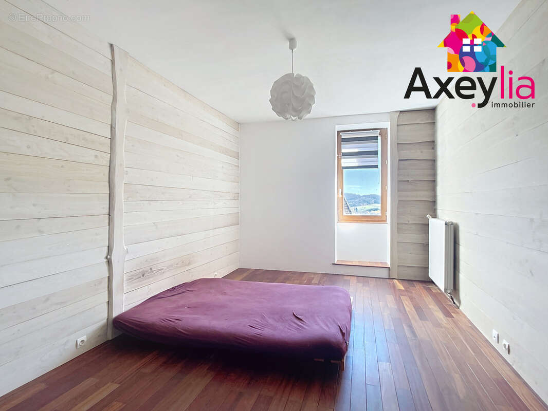 Maison à SAINT-BONNET-DES-QUARTS