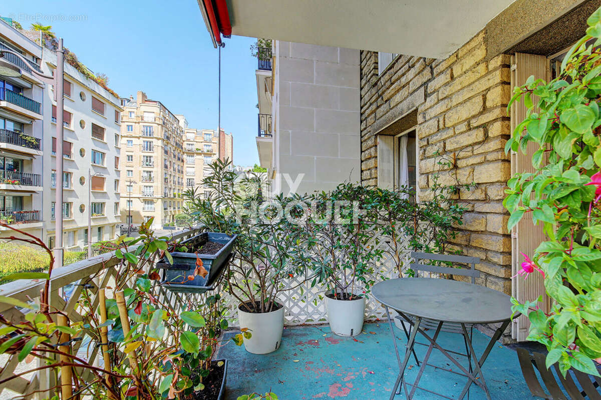 Appartement à PARIS-16E