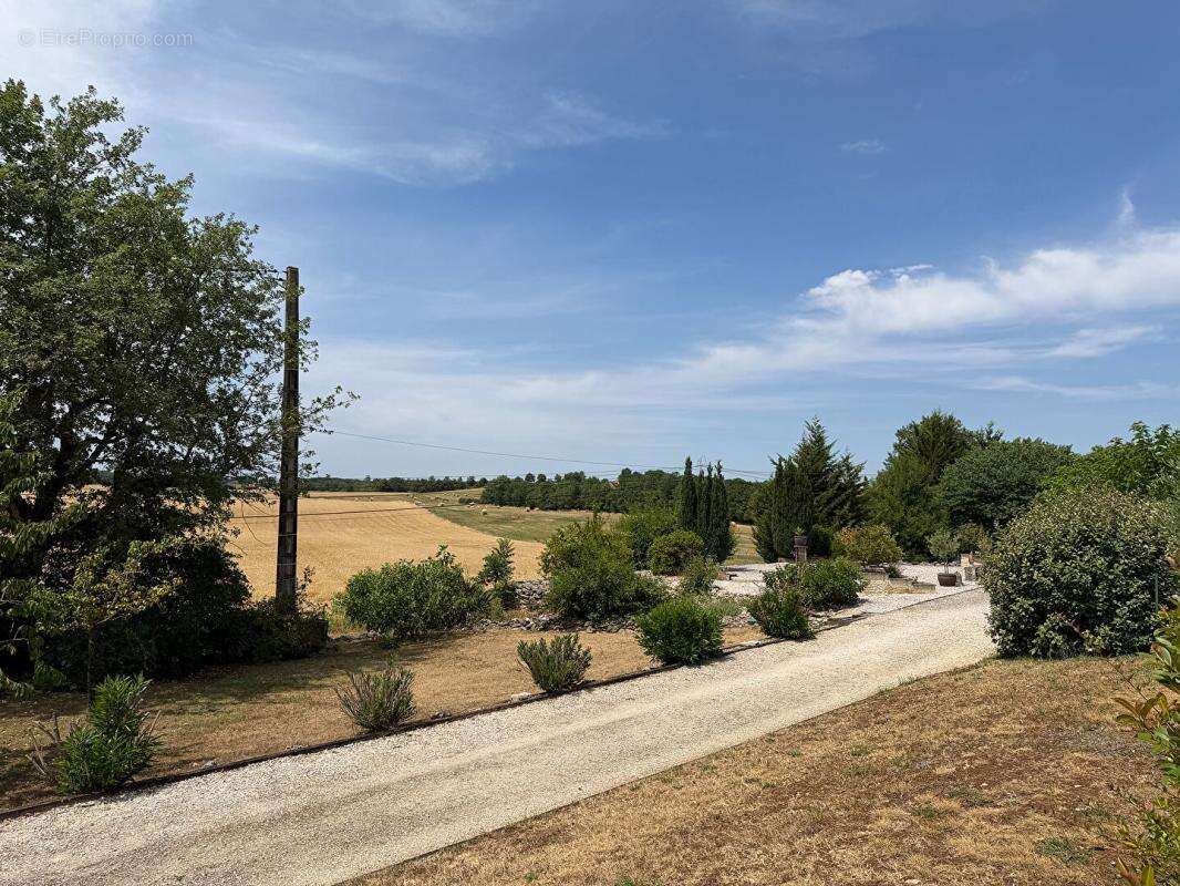 Maison parfaitement entretenue avec piscine et belle vue dégagée - photo 14