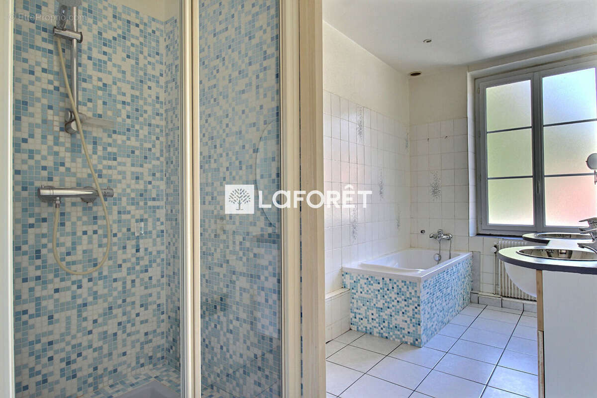 Appartement à NEUVILLE-SUR-SAONE