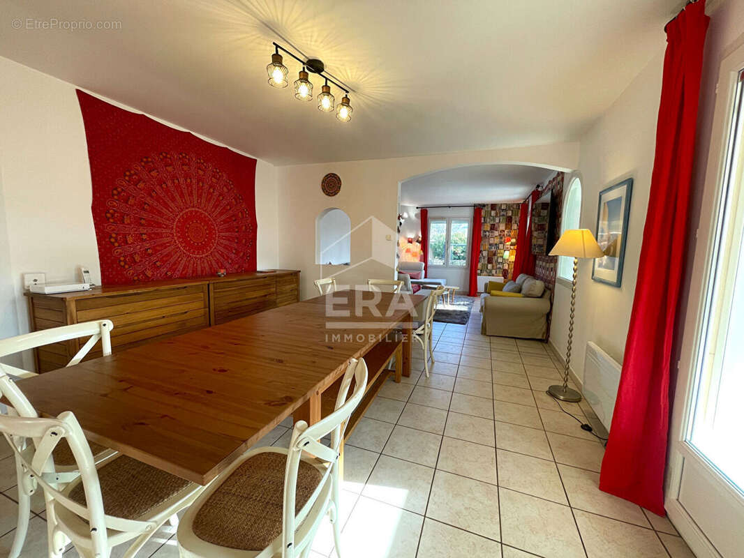 Maison à PERNES-LES-FONTAINES