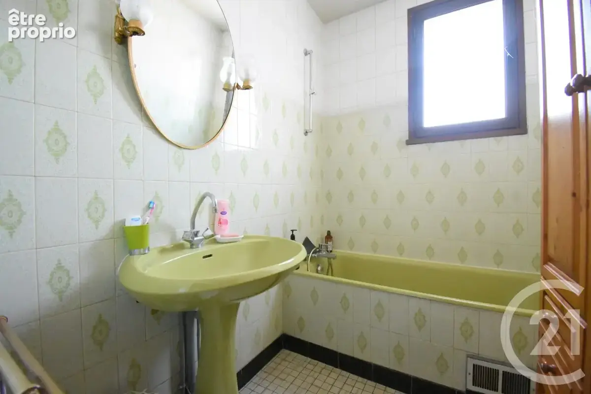 Maison 110 m² à Creuzier-Le-Vieux  - photo 6