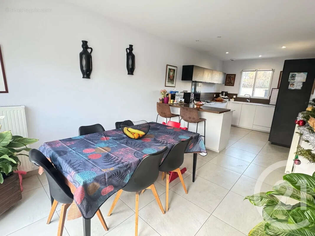 Maison à DAMMARTIN-EN-SERVE