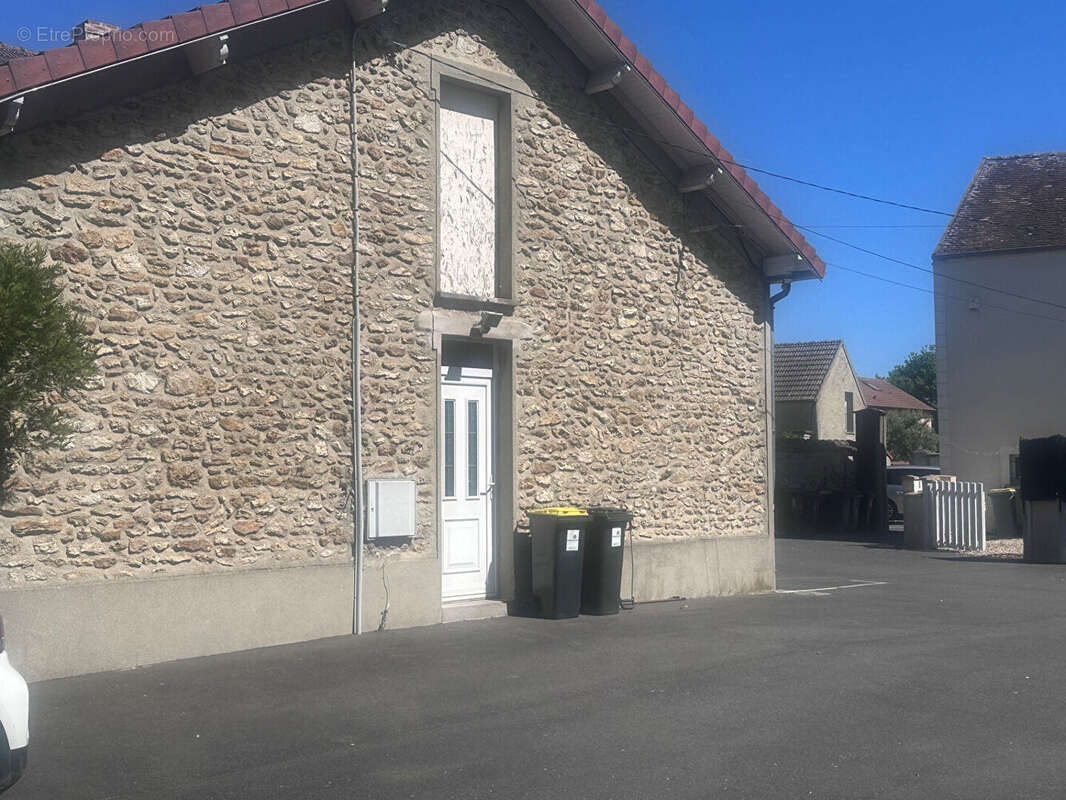 LIEUSAINT  - Charme de l'ancien et jardin exposé Sud Proche écoles et commerces - photo 6