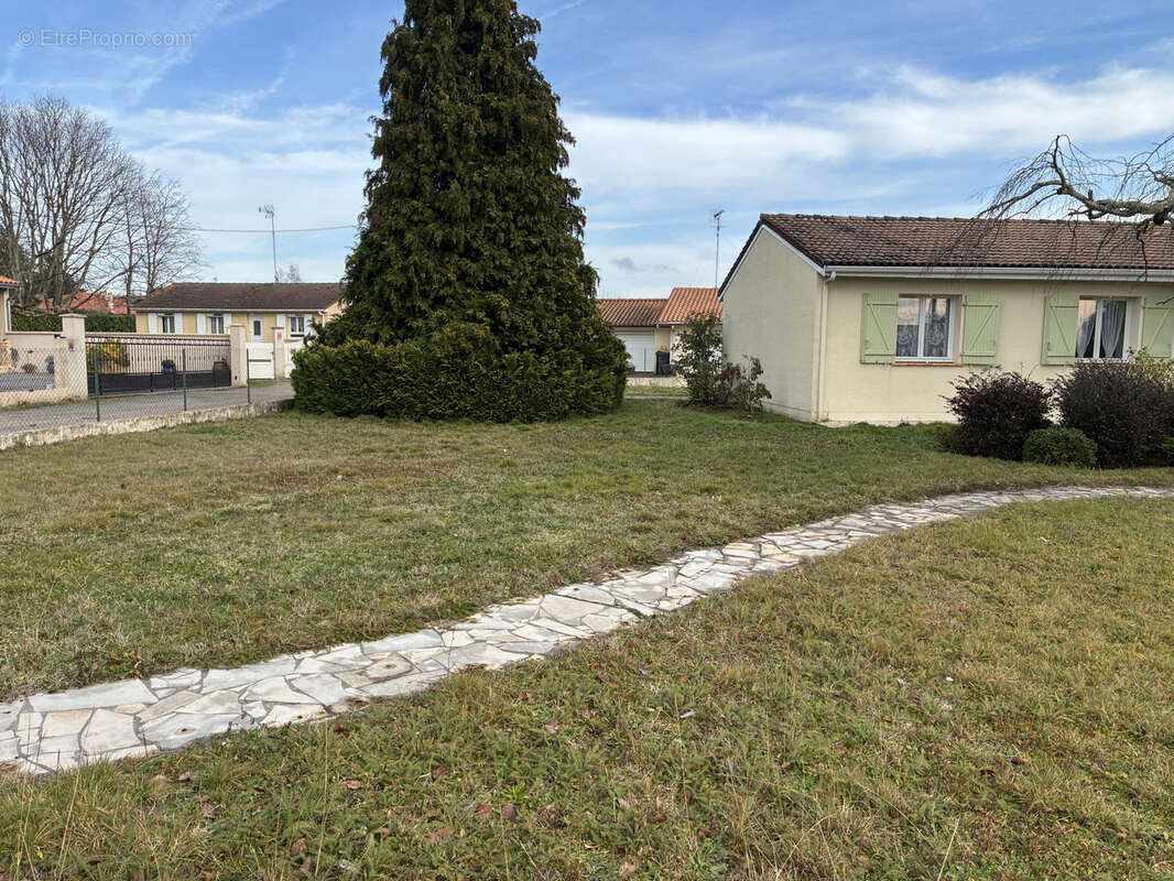 Maison à SAINT-MAGNE-DE-CASTILLON