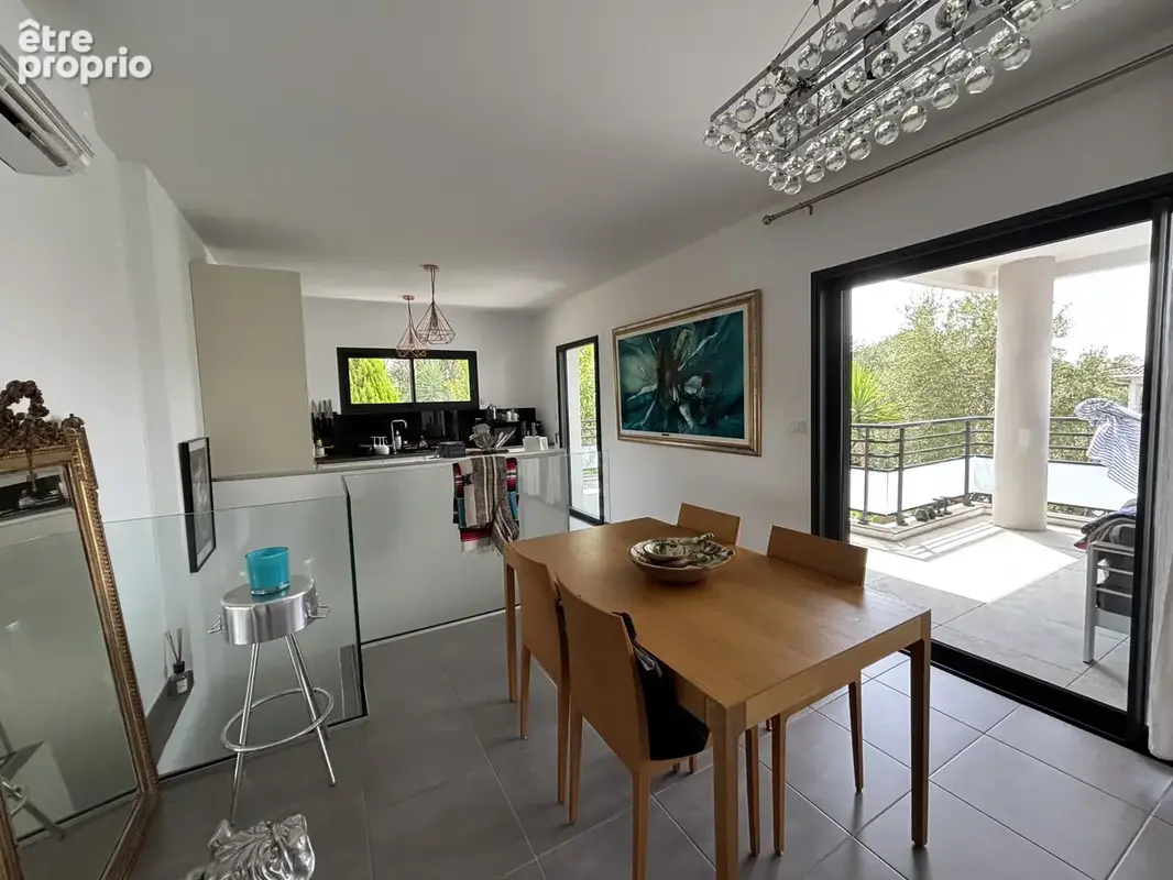 Appartement de 114m2 sur 2 niveaux  avec jardin aménagé dans résidence sécurisée avec piscine - photo 5