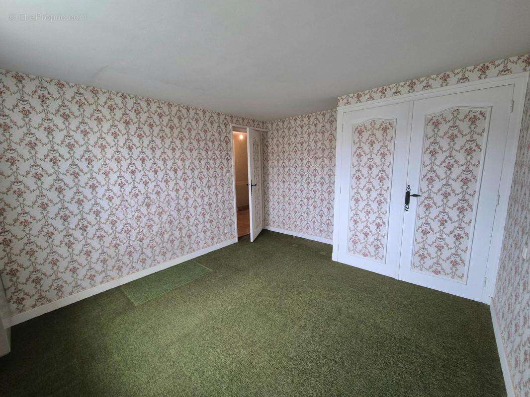 Maison à SURY-LE-COMTAL