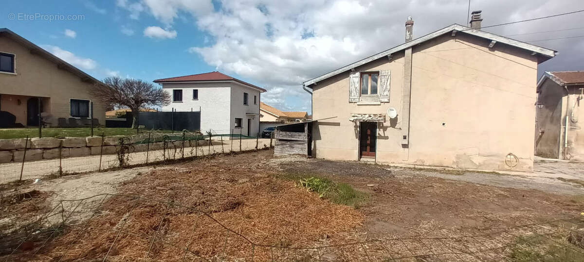 Maison à CHAVANOZ