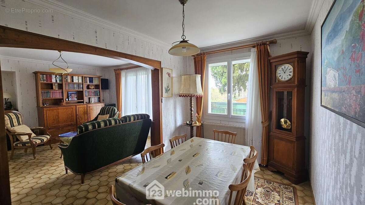 Une autre vue du séjour qui offre un accès direct sur..... - Maison à MILLY-LA-FORET