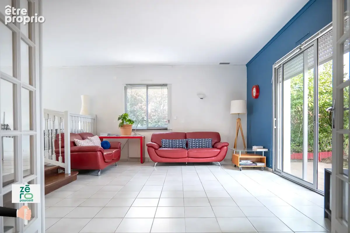 Maison d’architecte avec piscine à Avrillé   124 m2 habitables, sous-sol intégral et parc arboré de plus de 2 - photo 4
