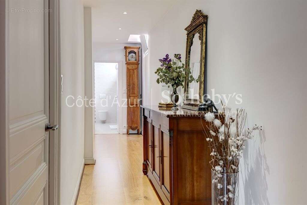 Appartement bourgeois Belle Époque avec vue mer au centre de Cannes - photo 7