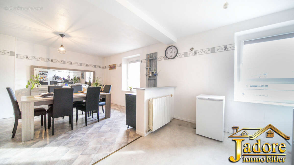 Appartement à ETIVAL-CLAIREFONTAINE