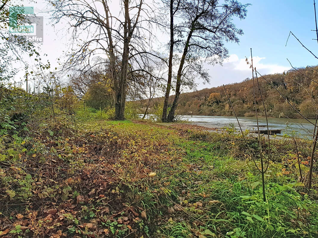 Terrain à VULAINES-SUR-SEINE
