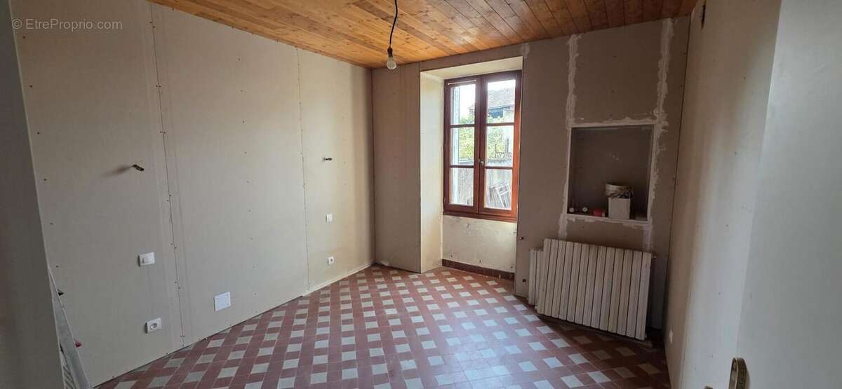 Maison à SAINT-CIVRAN