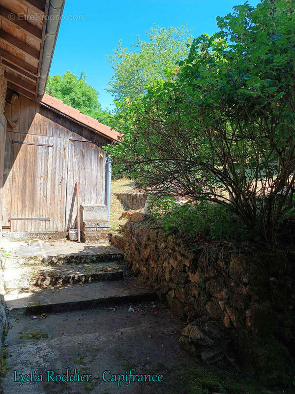 Fermette 10 pièces - grande grange - Rare à SAINT VICTOR MONTVIANEIX (63550) en Auvergne-Rhône Alpes - photo 27