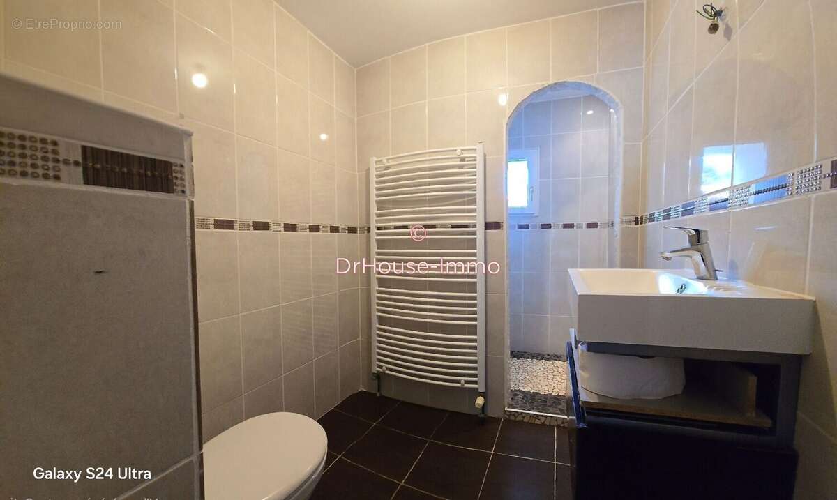 Appartement à UNIEUX
