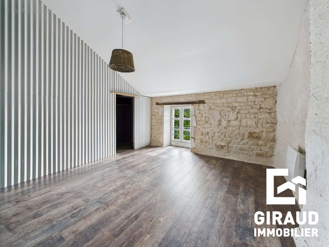 Maison à SAINT-ETIENNE-DE-BRILLOUET