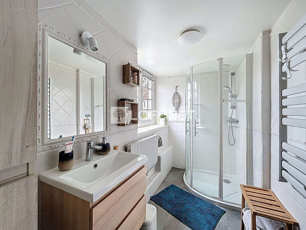 Maison à COURCELLES-SUR-SEINE