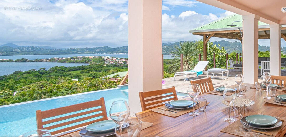 Photo 1 - Maison à LE ROBERT