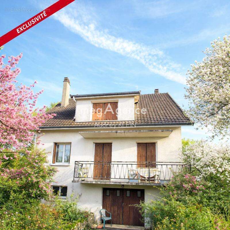 Maison à PARON
