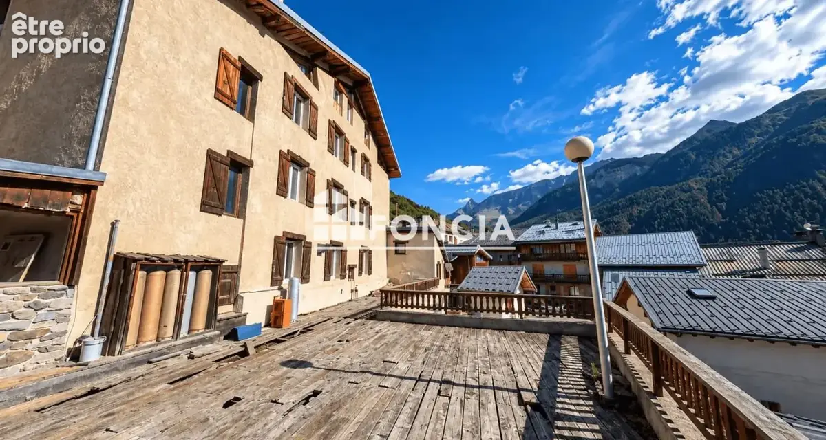 Peisey-Nancroix – Ancien hôtel sur 1 245 m² de terrain, offrant près de 1 088 m² de surfaces existantes et un projet portant l’e - photo 2