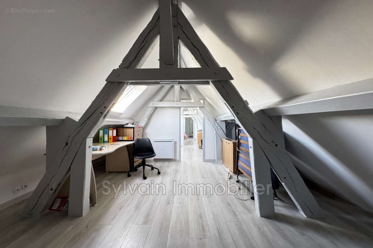 Maison 359 m² à Savignies  - photo 8