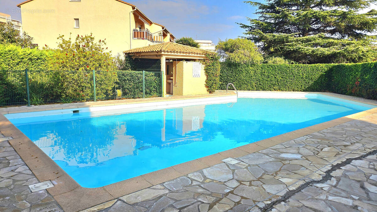 Appartement à SAINT-LAURENT-DU-VAR