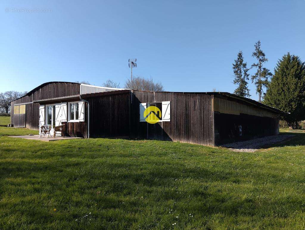 Maison à LURCY-LEVIS