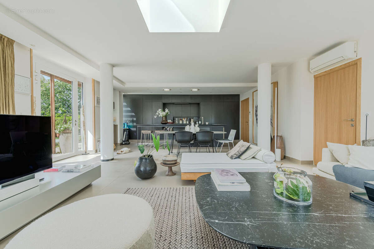 Rare, villa atypique contemporaine, piscine et tennis, à St Raphael Valescure - photo 3