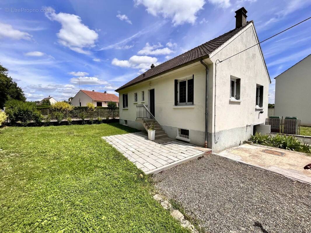 Maison à CHAUMES-EN-BRIE