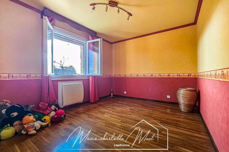 Maison à BAGE-LA-VILLE