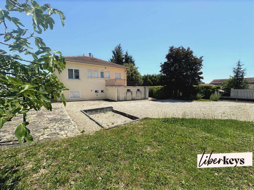 Maison familiale de 8 pièces – 186 m² – Terrain de 1 274 m² – Charly - photo 11