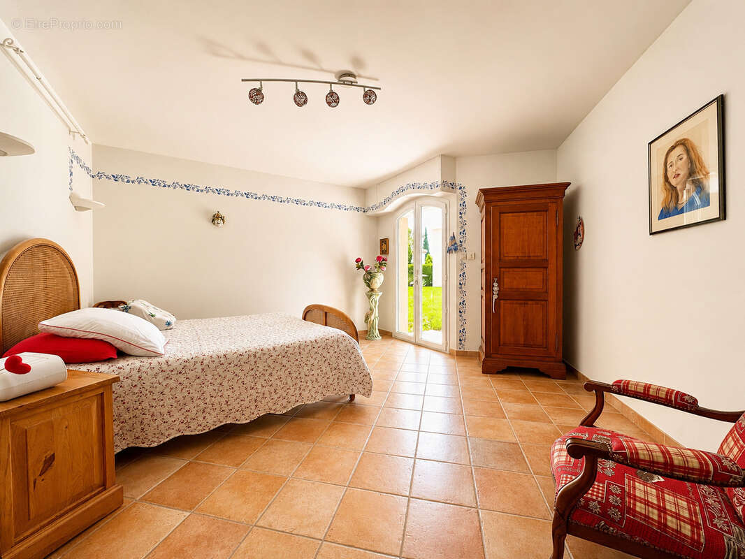 Valreas centre - villa - quartier calme - photo 17