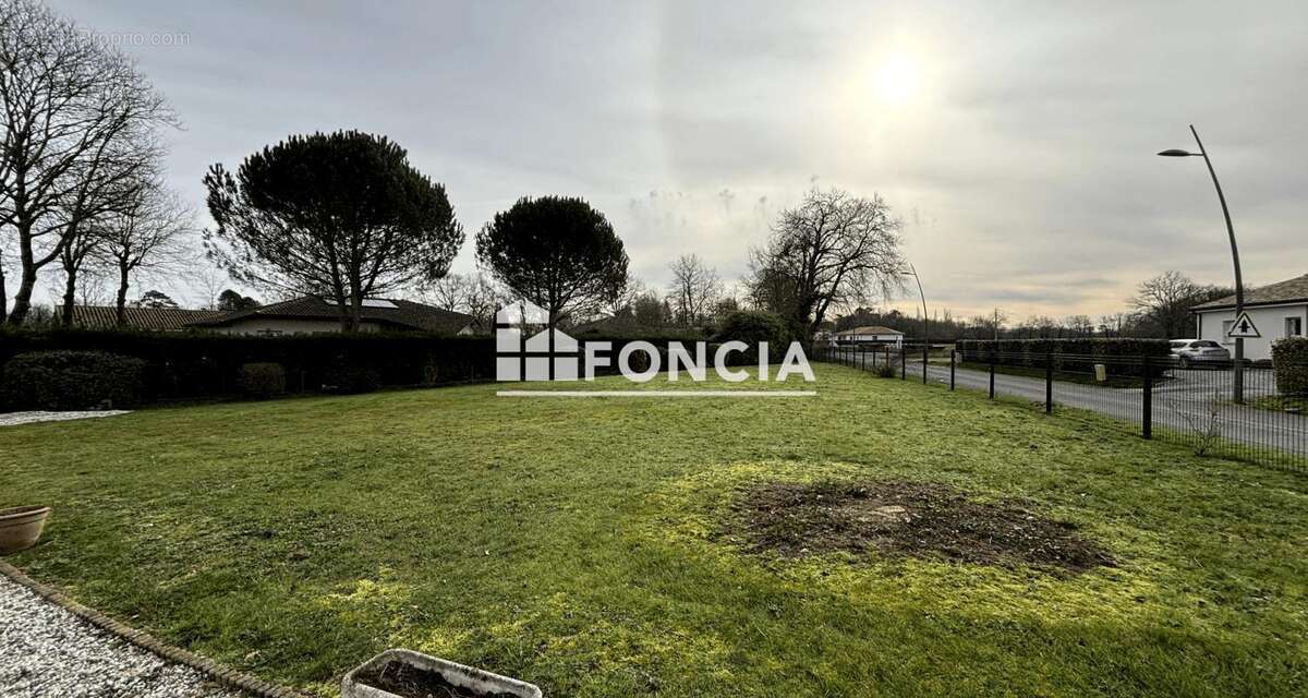 Terrain à BRETAGNE-DE-MARSAN