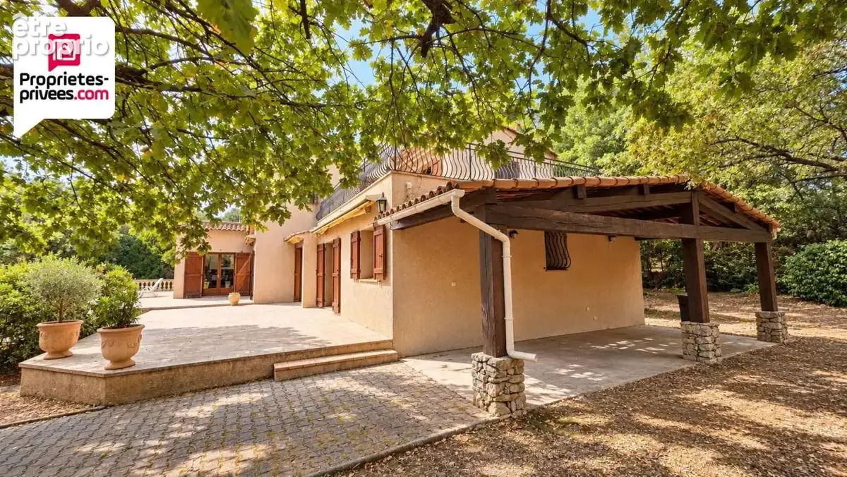 Belle villa provencale 5 pieces 156 m2 à rafraichir terrain 2500 m2 et grande piscine chauffee - photo 6
