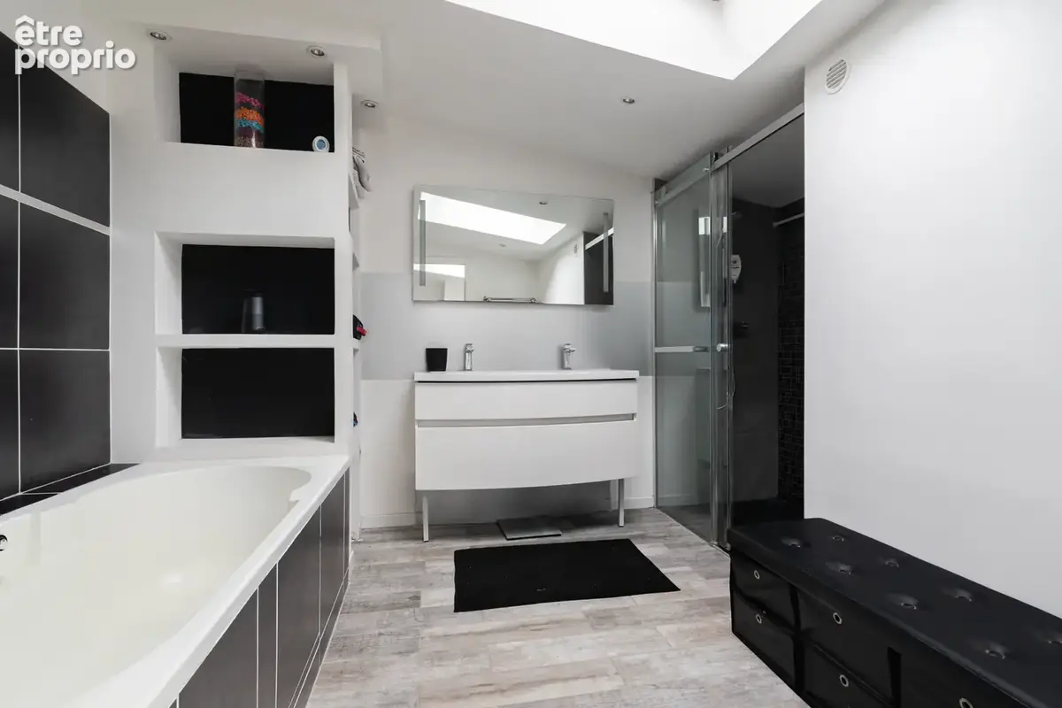 Maison de 212 m2 (intersection Rillieux/Caluire/Sathonay) avec Piscine - photo 14