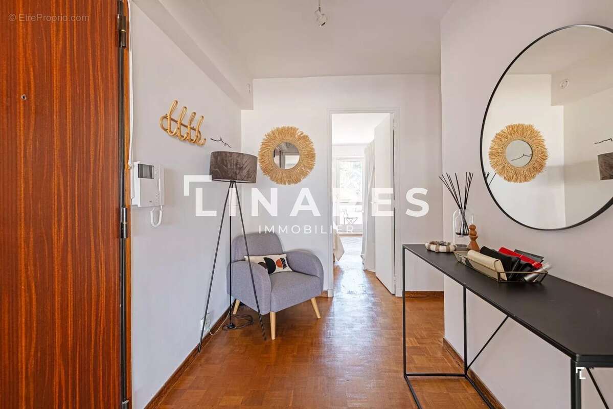 LE SEPTIÈME CIEL - Appartement T3 de 80m² - Deux balcons - Vue dégagée & aperçu mer - 13007 - photo 5