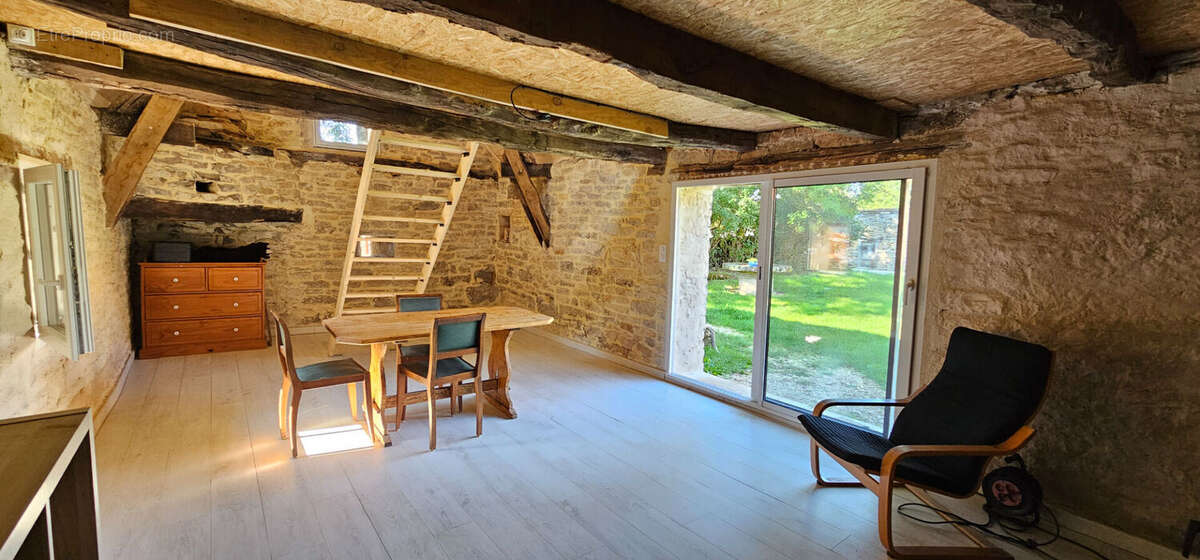 Bel ensemble en pierre dans un hameau - photo 15