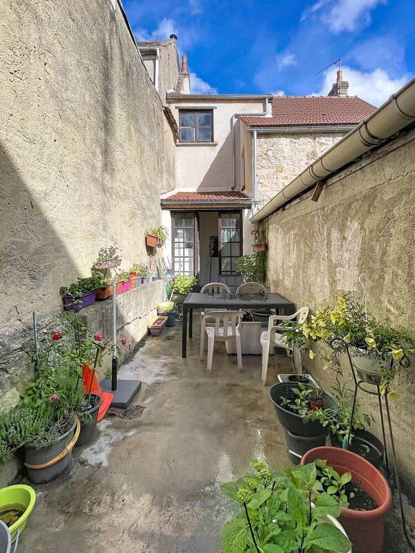 Photo 1 - Maison à VILLENEUVE-LA-GUYARD