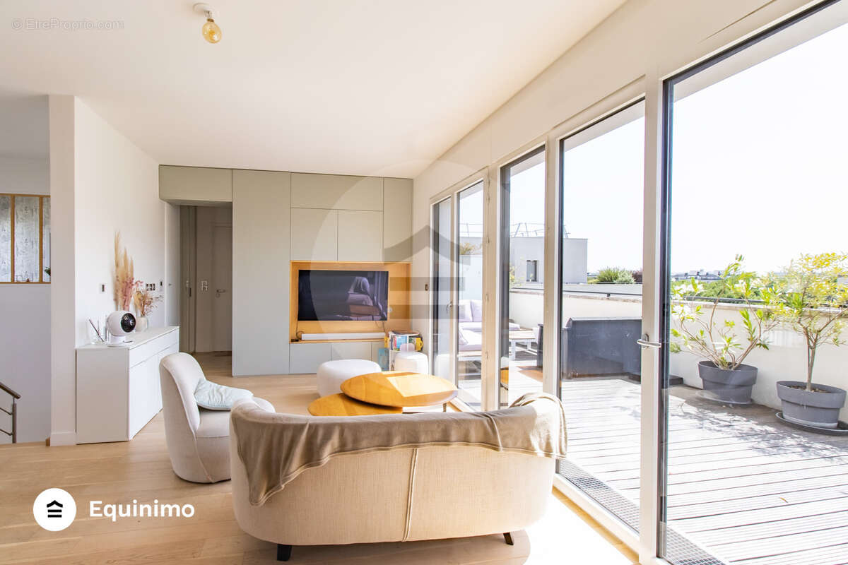 Appartement à NEUILLY-SUR-SEINE