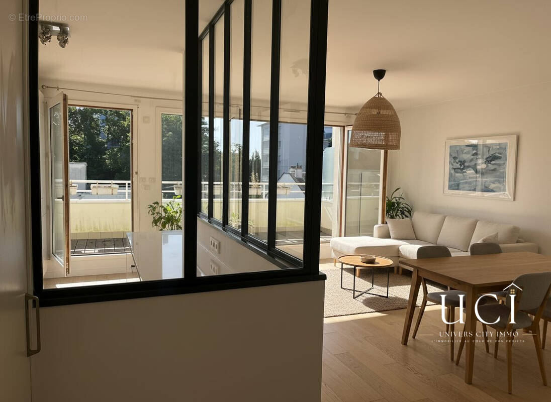 séjour/cuisine (transformée IA) - Appartement à NANTES